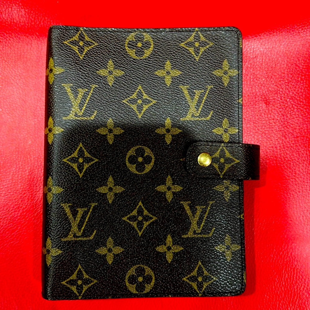Monogram LV Medium Ring Agenda Cover